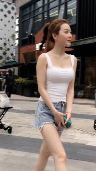 吃瓜不白色吊带姐,网络红人的崛起与争议